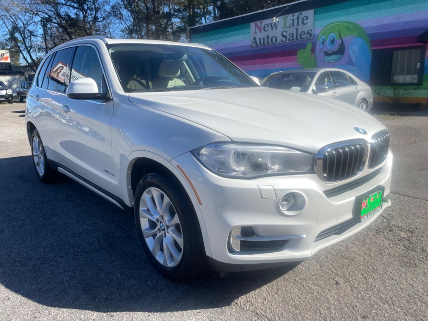 2014 WHITE BMW X5 XDRIVE35I (5UXKR0C54E0) with an 3.0L engine, Automatic transmission, located at 5103 Dorchester Rd., Charleston, SC, 29418-5607, (843) 767-1122, 36.245171, -115.228050 - Photo#0